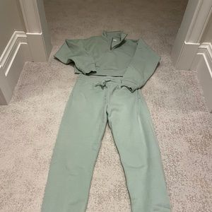 Aritzia TNA sweats set. Both size medium. Mint colour